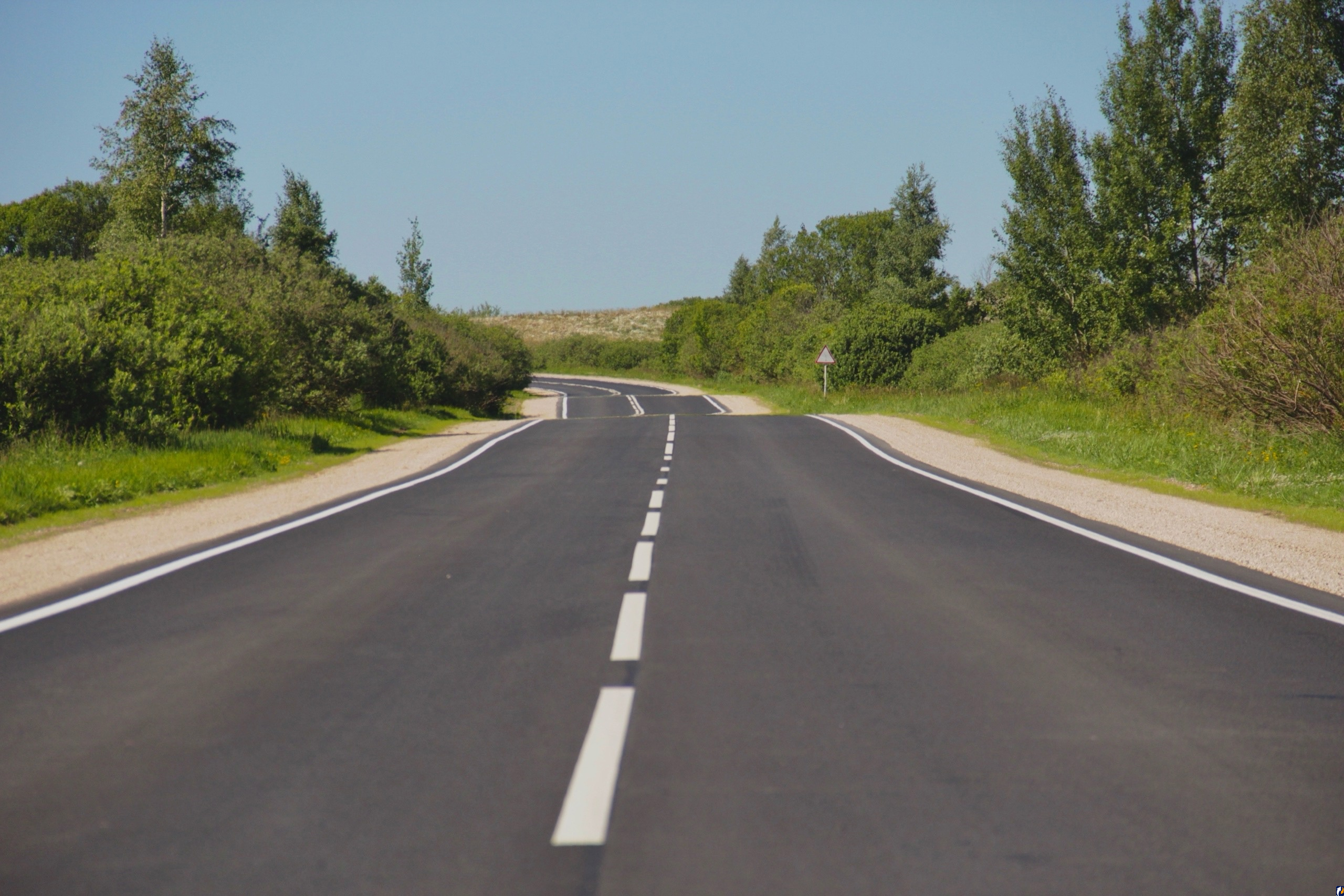 По дорожному нацпроекту досрочно завершен ремонт 5 км автомобильной дороги Изборск – Палкино – Остров