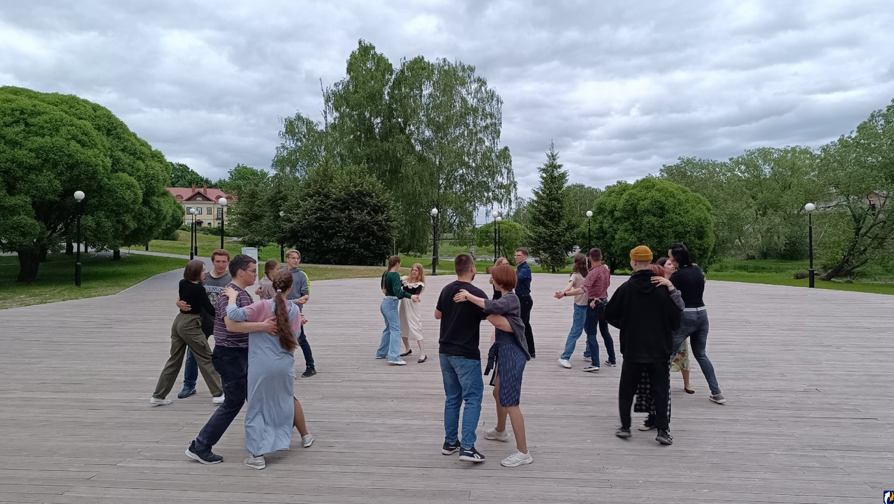 Танцы для души: псковичей приглашают танцевать в центре города бесплатно :  Центр Деловой Информации. Бизнес-новости Пскова и области. / ЦДИ.