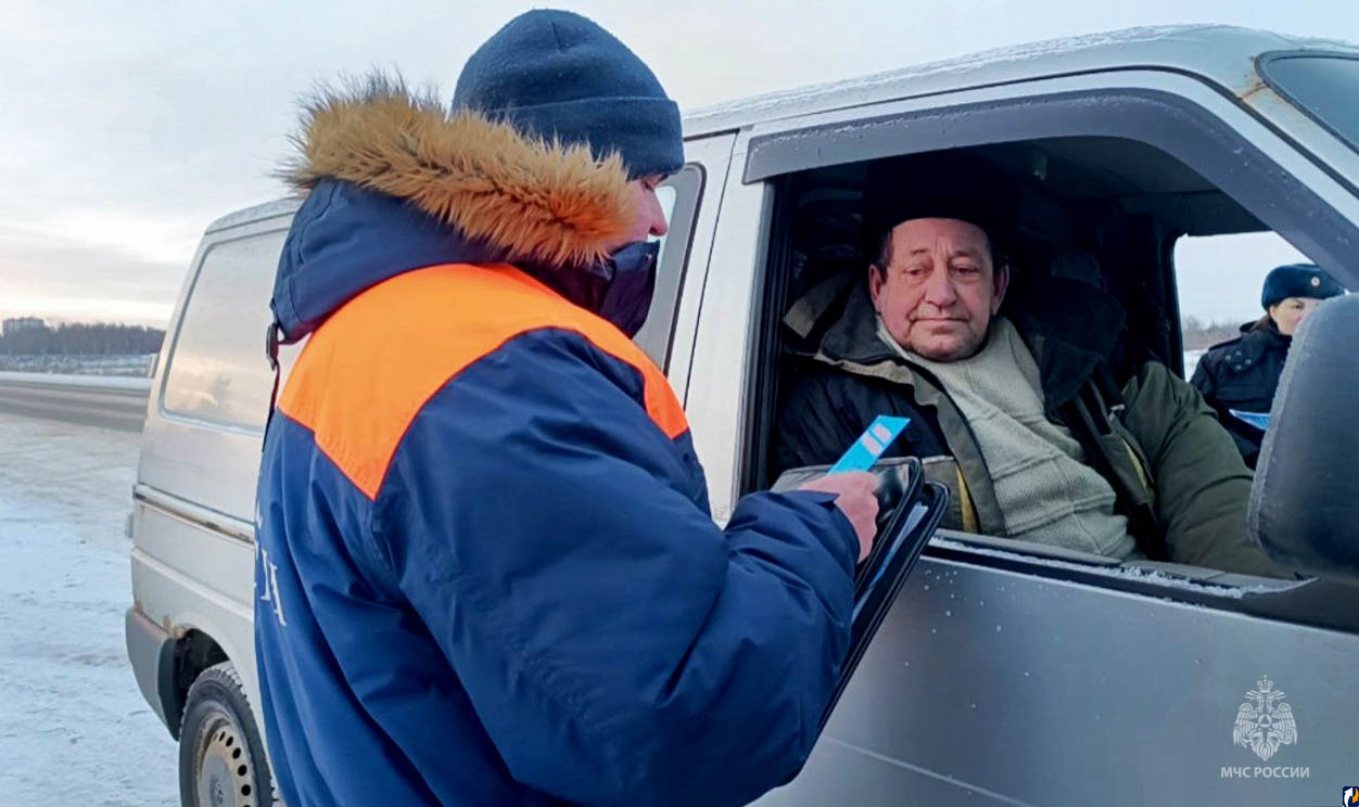 Запрет выхода на лед псковская область. Спасатели Псков.